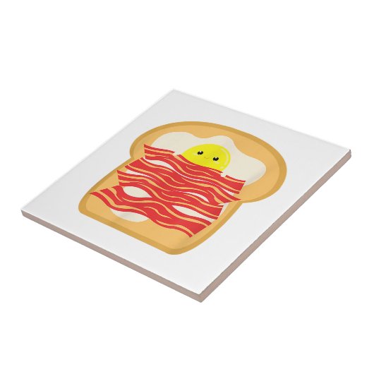 ベーコンおもしろいトーストベッドTシャツの卵 – Food Brea タイル (側面)