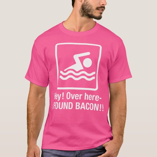ベーコンおもしろいベーコンスイミングギークを見つけた Tシャツ (正面)