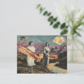 ベーコンとエッグを持つ超現実的な朝食女性 ポストカード (スタンド正面)