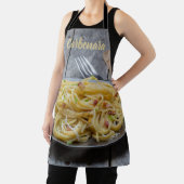 ベーコンとパルメザンのスパゲッティカルボナーラパスタ エプロン (インサイチュ)