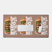 ベーコンマイフードプンおもしろいに行くな デスクマット (キーボード&マウス)