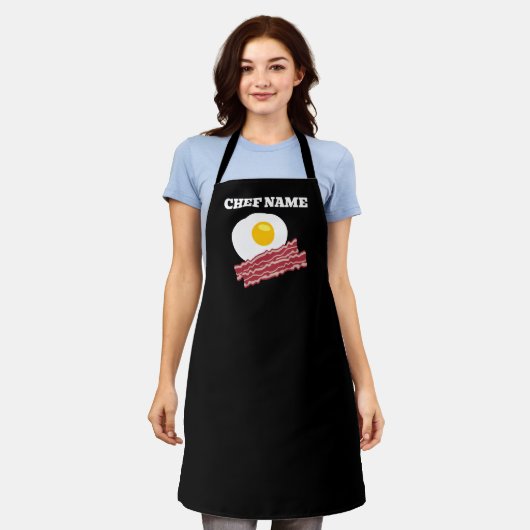 ベーコン&エッグブレックファーストカスタムキッチンエプロン エプロン (着用した状態)