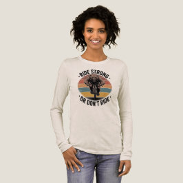 ベーシックなサイクリングデザインのヴィンテージサンセットビンテージスタイルのクマのバイカーTシャツ トライブレンドTシャツ