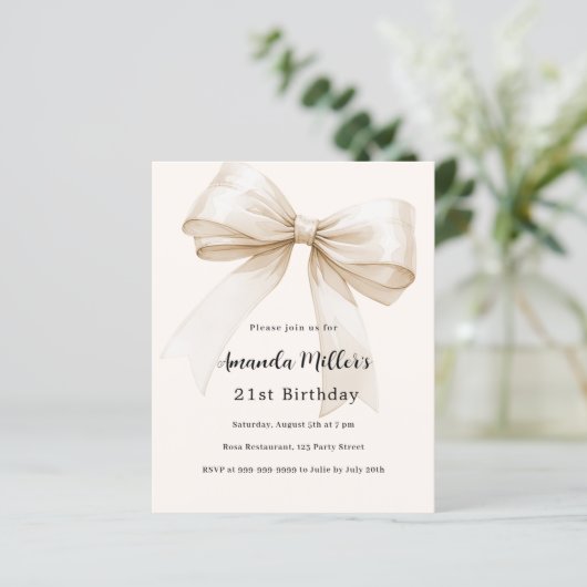ベージクリームボウエレガント誕生日の招待 (スタンド正面)