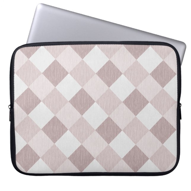 ベージュおよびグレーの幾何学的パッチワークパターン斜め ラップトップスリーブ (正面)