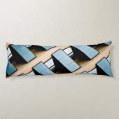 ベージュおよび青の幾何学的パターン ボディピロー (裏面)