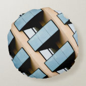 ベージュおよび青の幾何学的パターン ラウンドクッション (裏面)