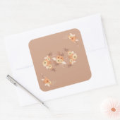 ベージュとオレンジの花弁の調和 スクエアシール (封筒)