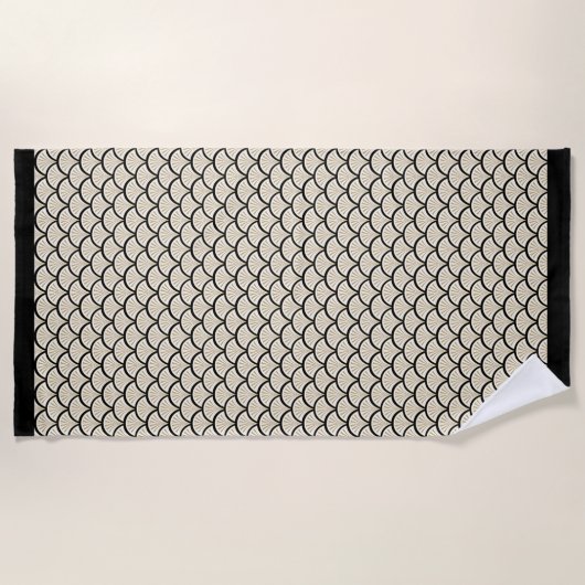 ベージュとブラックのアートデコ抽象芸術の花模様 ビーチタオル (正面)