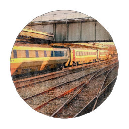 ベージュとマルーンの列車 カッティングボード
