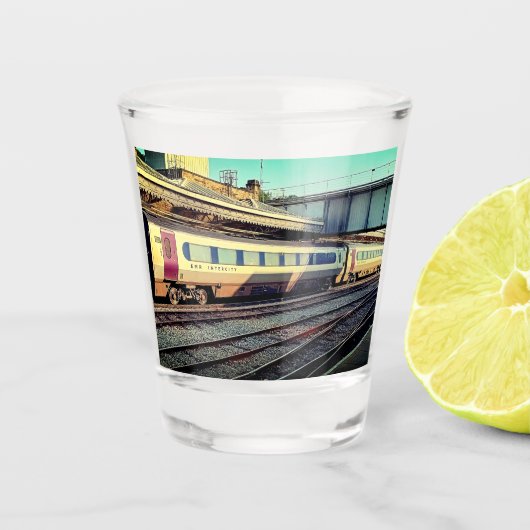 ベージュとマルーンの列車 ショットグラス (正面)