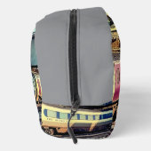 ベージュとマルーンの列車 ドップキット (右)