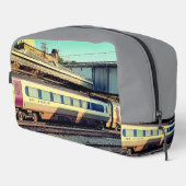 ベージュとマルーンの列車 ドップキット (右コーナー)