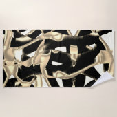 ベージュと黒のスクラップまたはテープを破壊澄んした ビーチタオル (正面)