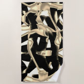 ベージュと黒のスクラップまたはテープを破壊澄んした ビーチタオル (正面)