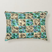 ベージュのタイルまたはステンドチェスにドレスミントグリーン アクセントクッション (正面)