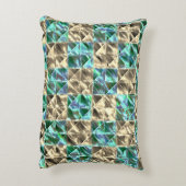 ベージュのタイルまたはステンドチェスにドレスミントグリーン アクセントクッション (裏面(縦))