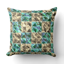 ベージュのタイルまたはステンドチェスにドレスミントグリーン