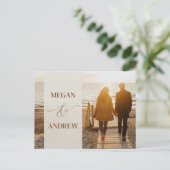 ベージュのミニマリストの写真の結婚式 ポストカード (スタンド正面)