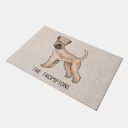 ベージュの上にソフトコートウィートテリア犬と文字 ドアマット (アングル)