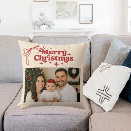 ベージュの写真に赤いリボンが手描きされたクリスマス クッション