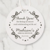 ベージュの弓リボン付きレトロハート コケッタケーキ ブライダルシャワー フェイバータグ (裏面)