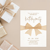 ベージュの柔らかい茶色の弓の誕生日 招待状