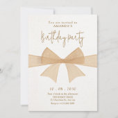 ベージュの柔らかい茶色の弓の誕生日 招待状 (正面)