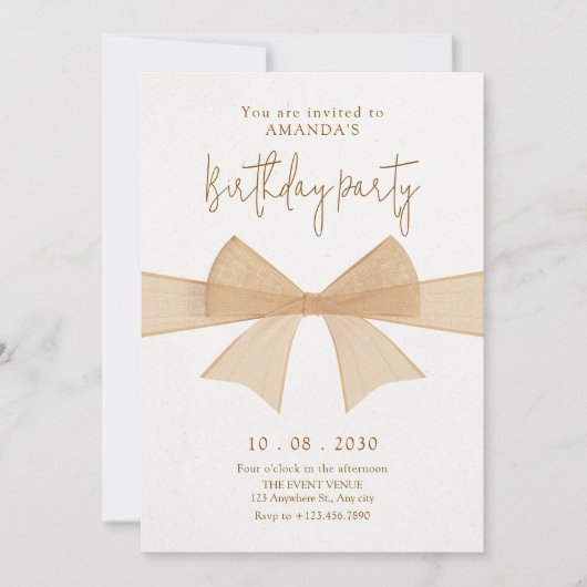ベージュの柔らかい茶色の弓の誕生日 招待状 (正面)