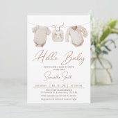 ベージュの男の子用ベビー服 ベビーシャワー 招待状 (スタンド正面)