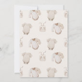 ベージュの男の子用ベビー服 ベビーシャワー 招待状 (裏面)