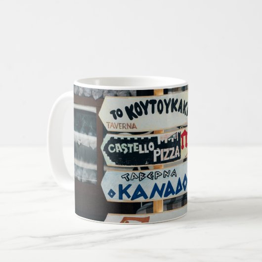 ベージュの看板に赤と茶のベージュの看板が掲げられる コーヒーマグカップ (正面左)