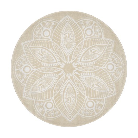 ベージュの背景にエキゾチックなホワイトマンダラ カッティングボード (正面)