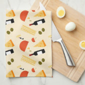 ベージュの背景にワインチーズパスタとオリーブ キッチンタオル (四つ折り)