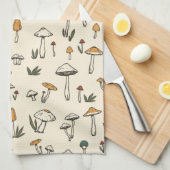 ベージュの背景に小さな森のキノコ キッチンタオル (四つ折り)
