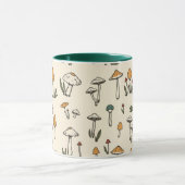 ベージュの背景に小さな森のキノコ マグカップ (中央)