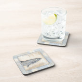 ベージュの背景に灰色の魚 コースター (右側)