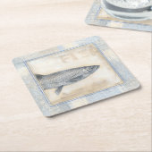 ベージュの背景に灰色の魚 スクエアペーパーコースター (アングル)