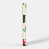 ベージュの背景のジューシーな赤いイチゴ iPhoneケース (右側面)