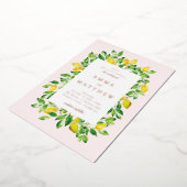 ベージュの背景の水彩レモンフレーム 箔招待状 (回転した状態)