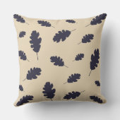 ベージュの背葉景に濃い青いオークのパターン クッション (裏面)