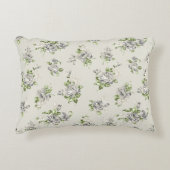 ベージュの花柄装飾枕カバー – エレガント アクセントクッション (正面)