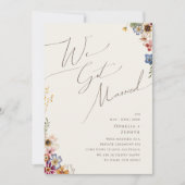 ベージュの野生の花園での秘密結婚発表 招待状 (正面)