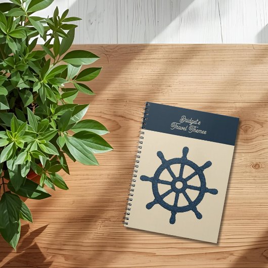 ベージュの"Coastal travel"名入りネイビーの船の舵輪 ノートブック