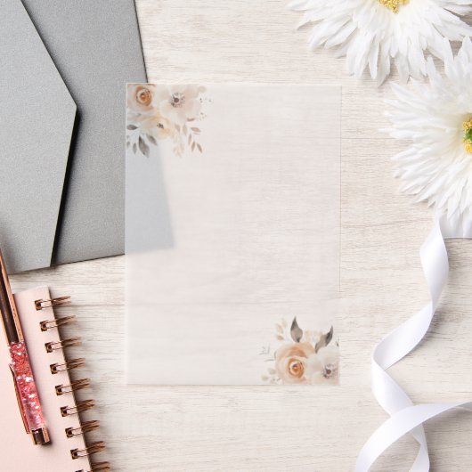 ベージュウォーター結婚カラーフラワーズオーバーレイ ベラム紙招待状 (ウェディング)