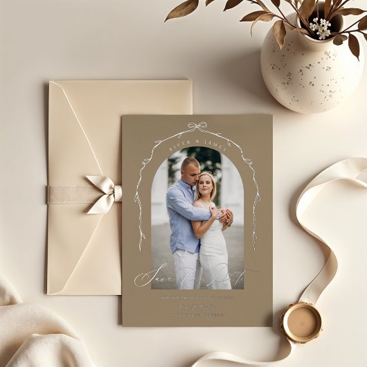 ベージュエレガント手描きリボン日付を保存 箔招待状