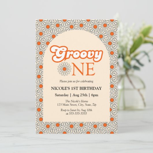 ベージュオレンジデイジーグルーヴィーアーチ1st誕生日 招待状 (スタンド正面)