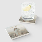 ベージュクラシックエレガントカップルQRを追加する日付を保存 ストーンコースター (横)