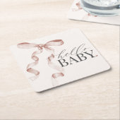 ベージュコケット弓女の子ベビーシャワーデコール スクエアペーパーコースター (アングル)