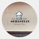 ベージュコンクリート壁レンガベーカリーショップロゴ ラウンドシール (正面)